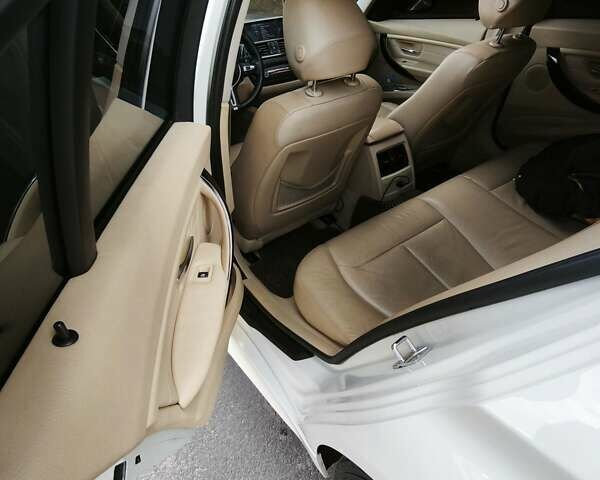 БМВ 3 Серія 2012 у Києві на Automoto.ua Білий БМВ 3 Серія, об'ємом двигуна 0 л та пробігом 222 тис. км за 10900 $, фото 14 на Automoto.ua