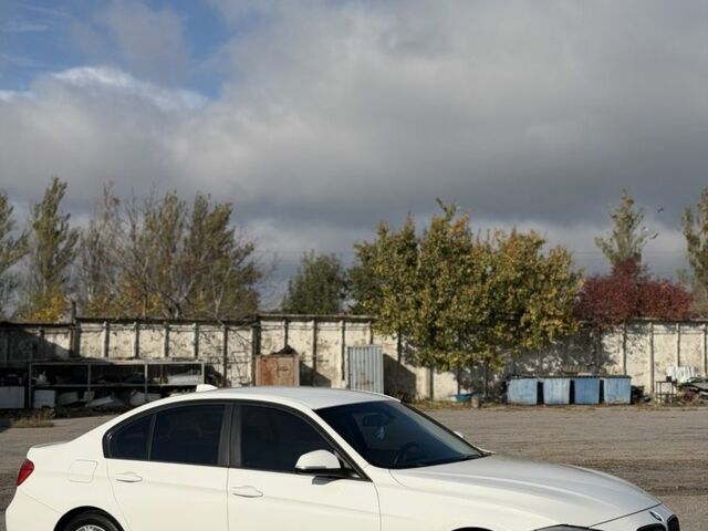 БМВ 3 Серия 2012 в Славянске на Automoto.ua Белый БМВ 3 Серия, объемом двигателя 2 л и пробегом 207 тыс. км за 13900 $, фото 7 на Automoto.ua