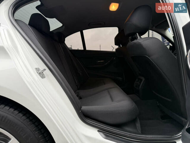 Белый БМВ 3 Серия, объемом двигателя 2 л и пробегом 25 тыс. км за 17000 $, фото 16 на Automoto.ua