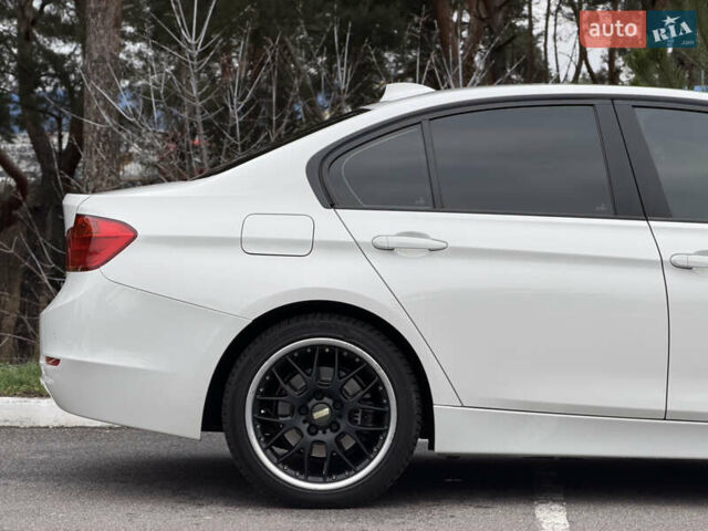Білий БМВ 3 Серія, об'ємом двигуна 2 л та пробігом 106 тис. км за 13350 $, фото 15 на Automoto.ua