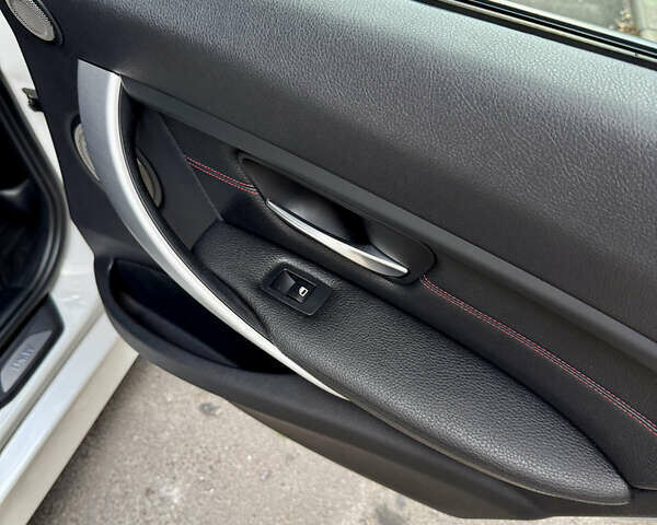 Белый БМВ 3 Серия, объемом двигателя 2.98 л и пробегом 190 тыс. км за 16000 $, фото 16 на Automoto.ua