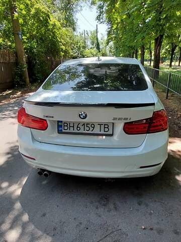 Белый БМВ 3 Серия, объемом двигателя 2 л и пробегом 233 тыс. км за 12700 $, фото 1 на Automoto.ua