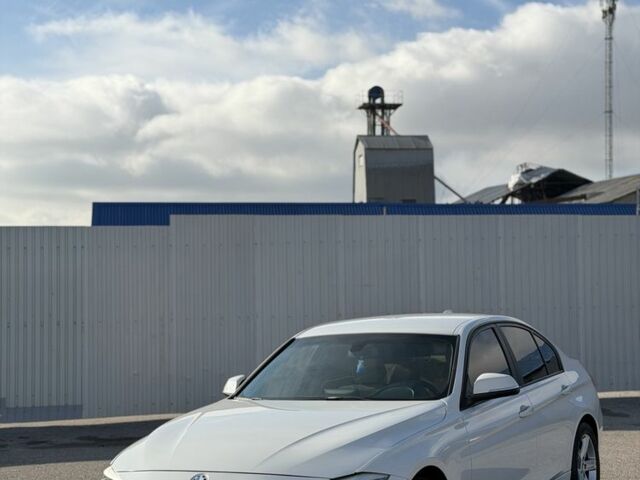 БМВ 3 Серия 2012 в Славянске на Automoto.ua Белый БМВ 3 Серия, объемом двигателя 2 л и пробегом 207 тыс. км за 13900 $, фото 2 на Automoto.ua