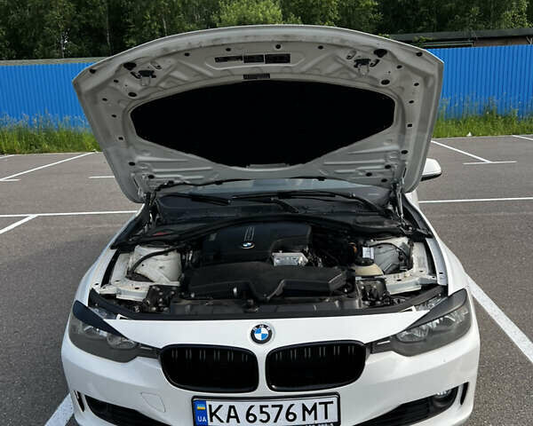 Белый БМВ 3 Серия, объемом двигателя 2 л и пробегом 243 тыс. км за 12200 $, фото 8 на Automoto.ua