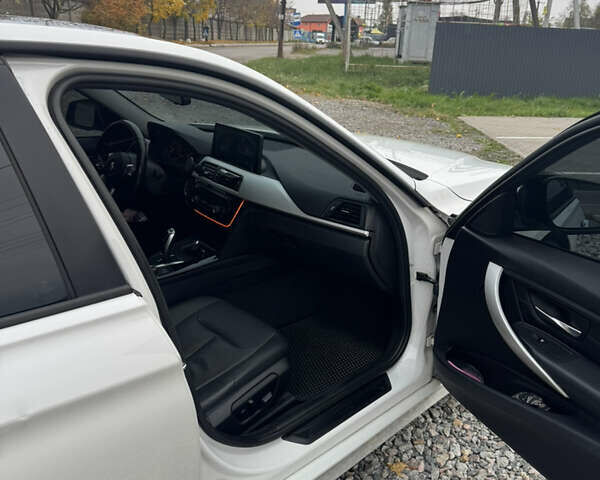 БМВ 3 Серия 2012 в Киеве на Automoto.ua Белый БМВ 3 Серия, объемом двигателя 2 л и пробегом 246 тыс. км за 13000 $, фото 20 на Automoto.ua