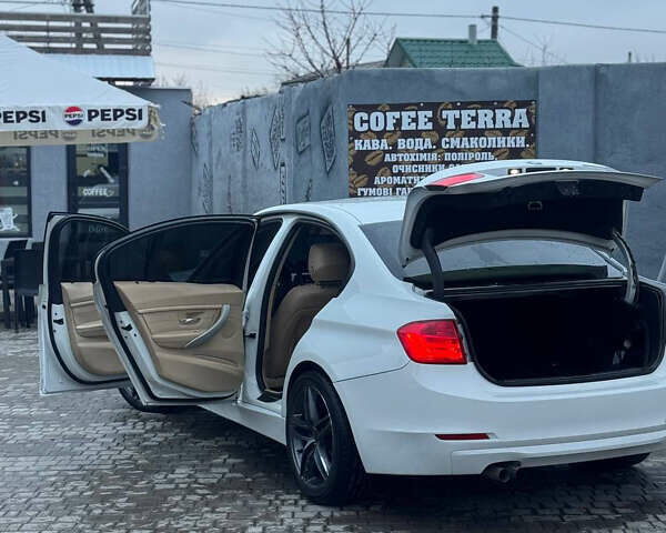 Белый БМВ 3 Серия, объемом двигателя 2 л и пробегом 214 тыс. км за 10000 $, фото 14 на Automoto.ua