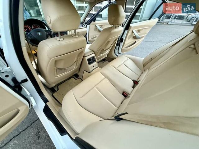 БМВ 3 Серия 2012 в Одессе на Automoto.ua Белый БМВ 3 Серия, объемом двигателя 2 л и пробегом 246 тыс. км за 10800 $, фото 58 на Automoto.ua