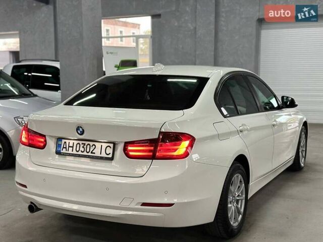 БМВ 3 Серия 2012 в Каменское - Днепродзержинск на Automoto.ua Белый БМВ 3 Серия, объемом двигателя 2 л и пробегом 164 тыс. км за 11499 $, фото 6 на Automoto.ua