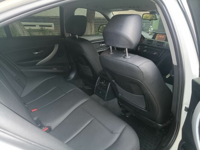 Белый БМВ 3 Серия, объемом двигателя 2 л и пробегом 207 тыс. км за 11000 $, фото 7 на Automoto.ua