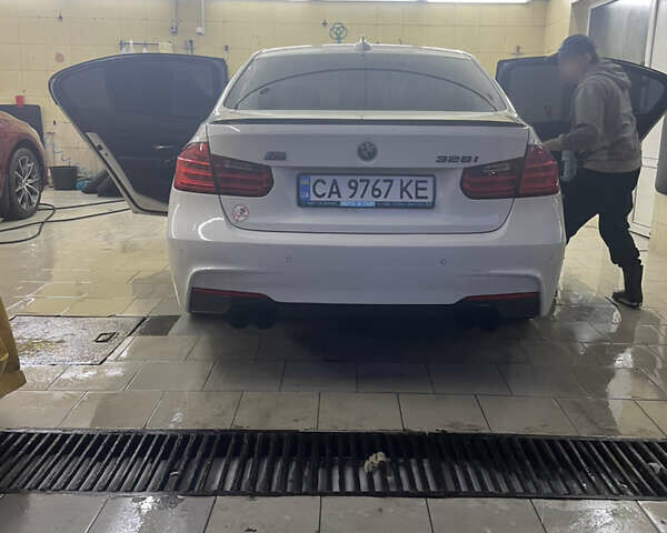 БМВ 3 Серия 2012 в Киеве на Automoto.ua Белый БМВ 3 Серия, объемом двигателя 2 л и пробегом 245 тыс. км за 13500 $, фото 10 на Automoto.ua