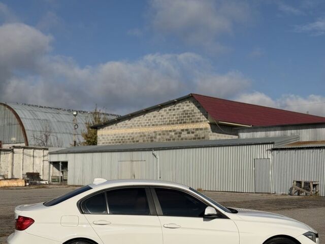 БМВ 3 Серия 2012 в Славянске на Automoto.ua Белый БМВ 3 Серия, объемом двигателя 2 л и пробегом 207 тыс. км за 13900 $, фото 8 на Automoto.ua