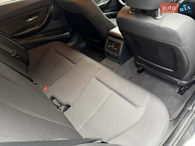 Белый БМВ 3 Серия, объемом двигателя 2 л и пробегом 25 тыс. км за 17000 $, фото 18 на Automoto.ua