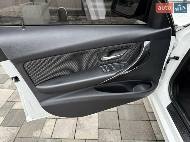 Белый БМВ 3 Серия, объемом двигателя 2 л и пробегом 25 тыс. км за 17000 $, фото 9 на Automoto.ua