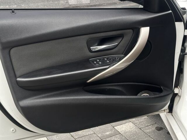 Белый БМВ 3 Серия, объемом двигателя 2 л и пробегом 367 тыс. км за 11000 $, фото 6 на Automoto.ua