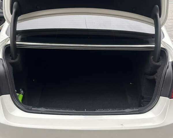 Белый БМВ 3 Серия, объемом двигателя 2 л и пробегом 367 тыс. км за 11000 $, фото 7 на Automoto.ua