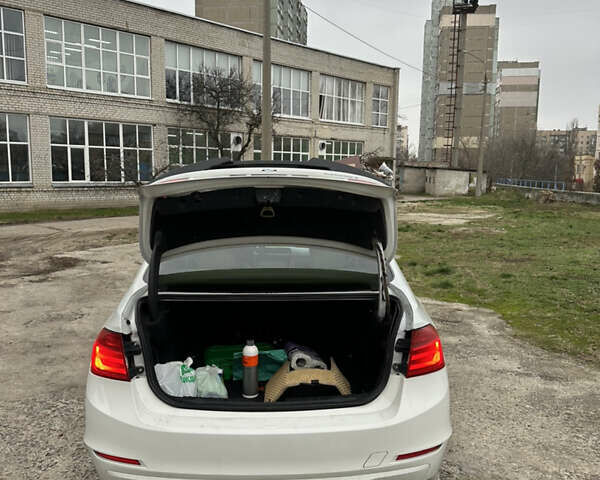 Белый БМВ 3 Серия, объемом двигателя 2 л и пробегом 214 тыс. км за 10000 $, фото 9 на Automoto.ua