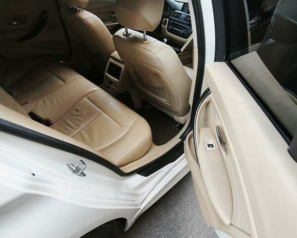 БМВ 3 Серія 2012 у Києві на Automoto.ua Білий БМВ 3 Серія, об'ємом двигуна 0 л та пробігом 222 тис. км за 10900 $, фото 13 на Automoto.ua