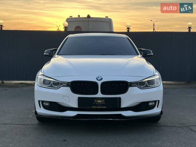 Белый БМВ 3 Серия, объемом двигателя 2 л и пробегом 217 тыс. км за 12800 $, фото 1 на Automoto.ua
