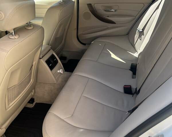 Белый БМВ 3 Серия, объемом двигателя 2 л и пробегом 182 тыс. км за 11500 $, фото 7 на Automoto.ua
