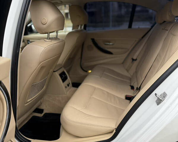 Белый БМВ 3 Серия, объемом двигателя 2 л и пробегом 196 тыс. км за 12900 $, фото 9 на Automoto.ua