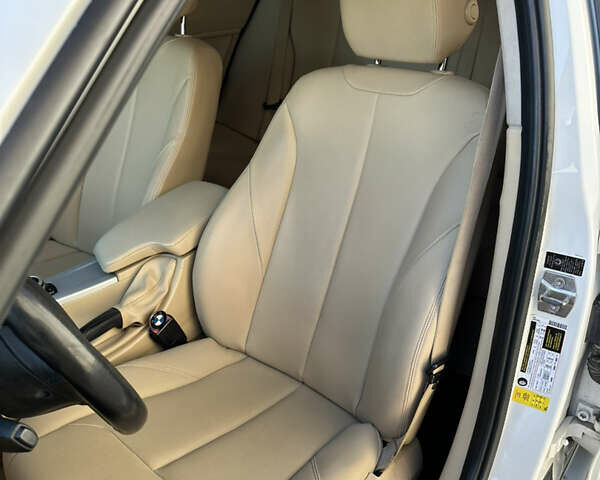 Білий БМВ 3 Серія, об'ємом двигуна 2 л та пробігом 318 тис. км за 10500 $, фото 12 на Automoto.ua