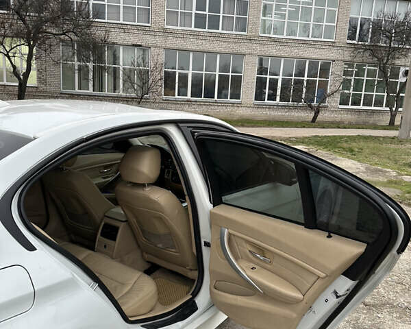 Белый БМВ 3 Серия, объемом двигателя 2 л и пробегом 214 тыс. км за 10000 $, фото 8 на Automoto.ua