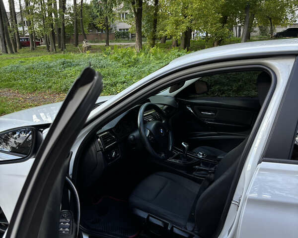 Білий БМВ 3 Серія, об'ємом двигуна 2 л та пробігом 306 тис. км за 11500 $, фото 16 на Automoto.ua
