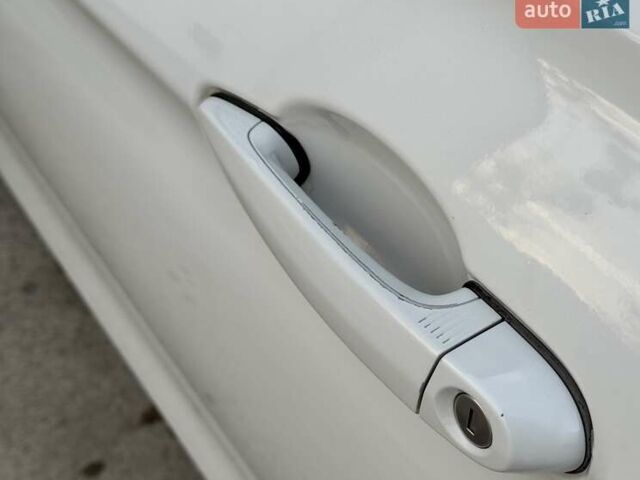 Белый БМВ 3 Серия, объемом двигателя 2 л и пробегом 157 тыс. км за 11900 $, фото 21 на Automoto.ua