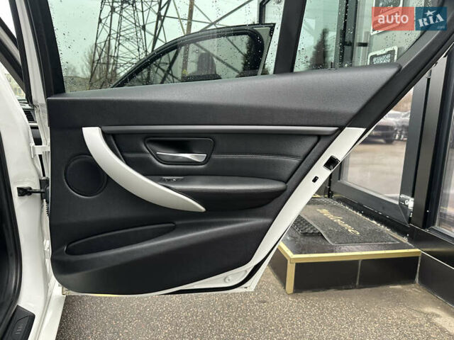 Білий БМВ 3 Серія, об'ємом двигуна 2 л та пробігом 212 тис. км за 13900 $, фото 22 на Automoto.ua