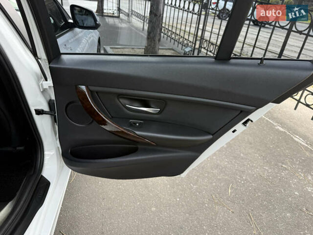 БМВ 3 Серия 2013 в Одессе на Automoto.ua Белый БМВ 3 Серия, объемом двигателя 2 л и пробегом 138 тыс. км за 10900 $, фото 16 на Automoto.ua