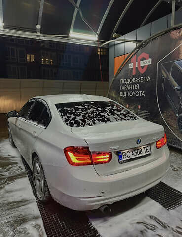 БМВ 3 Серия 2013 в Львове на Automoto.ua Белый БМВ 3 Серия, объемом двигателя 2 л и пробегом 149 тыс. км за 13600 $, фото 6 на Automoto.ua