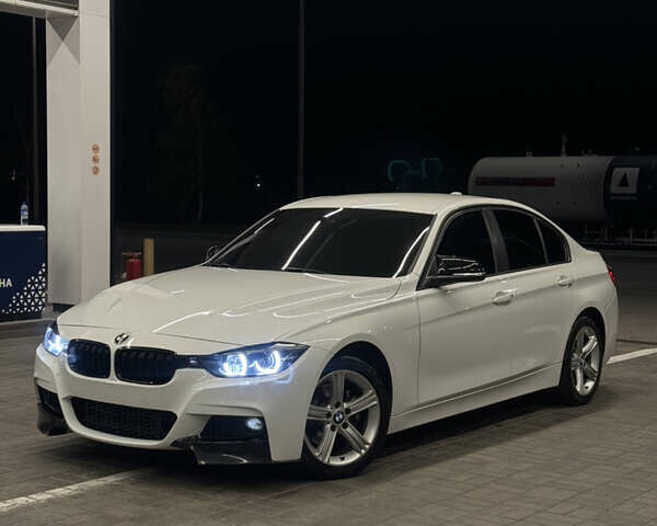 БМВ 3 Серия 2013 в Днепре (Днепропетровске) на Automoto.ua Белый БМВ 3 Серия, объемом двигателя 2 л и пробегом 210 тыс. км за 13000 $, фото 9 на Automoto.ua
