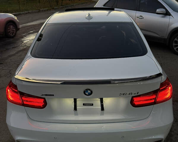 Белый БМВ 3 Серия, объемом двигателя 3 л и пробегом 184 тыс. км за 17000 $, фото 5 на Automoto.ua