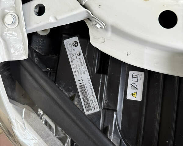 Белый БМВ 3 Серия, объемом двигателя 3 л и пробегом 184 тыс. км за 17000 $, фото 22 на Automoto.ua