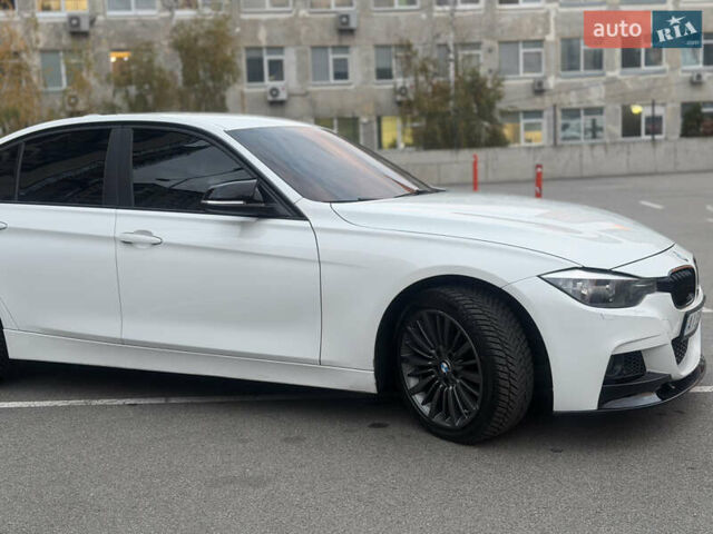БМВ 3 Серия 2013 в Киеве на Automoto.ua Белый БМВ 3 Серия, объемом двигателя 2 л и пробегом 229 тыс. км за 11300 $, фото 10 на Automoto.ua