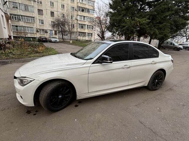 Білий БМВ 3 Серія, об'ємом двигуна 2 л та пробігом 350 тис. км за 12500 $, фото 1 на Automoto.ua