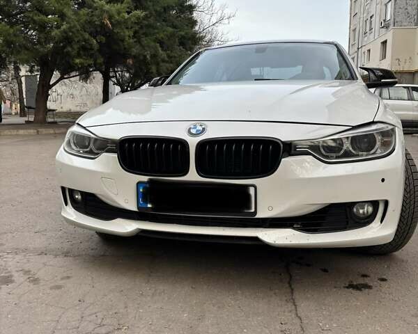 Белый БМВ 3 Серия, объемом двигателя 2 л и пробегом 350 тыс. км за 12500 $, фото 2 на Automoto.ua