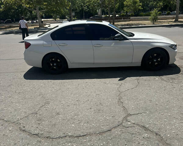 Белый БМВ 3 Серия, объемом двигателя 2 л и пробегом 255 тыс. км за 12500 $, фото 3 на Automoto.ua