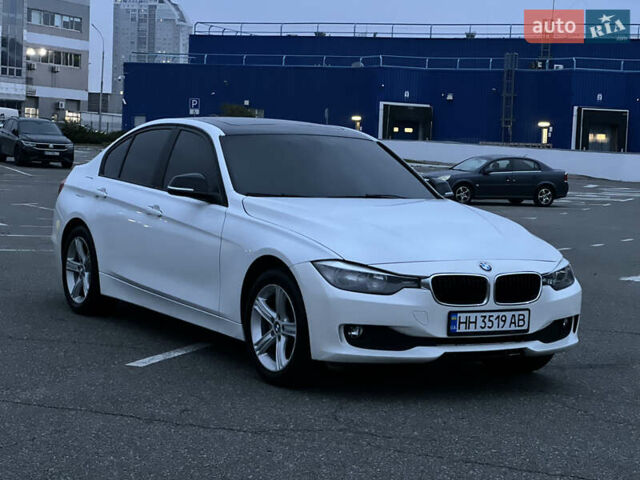 БМВ 3 Серия 2013 в Киеве на Automoto.ua Белый БМВ 3 Серия, объемом двигателя 2 л и пробегом 129 тыс. км за 11700 $, фото 11 на Automoto.ua