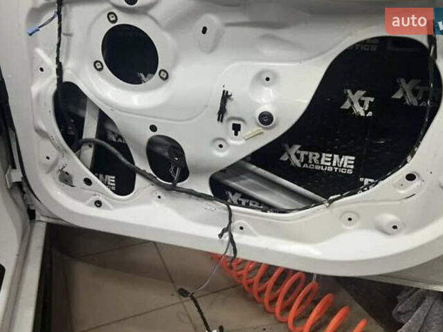 Белый БМВ 3 Серия, объемом двигателя 2 л и пробегом 209 тыс. км за 13999 $, фото 51 на Automoto.ua