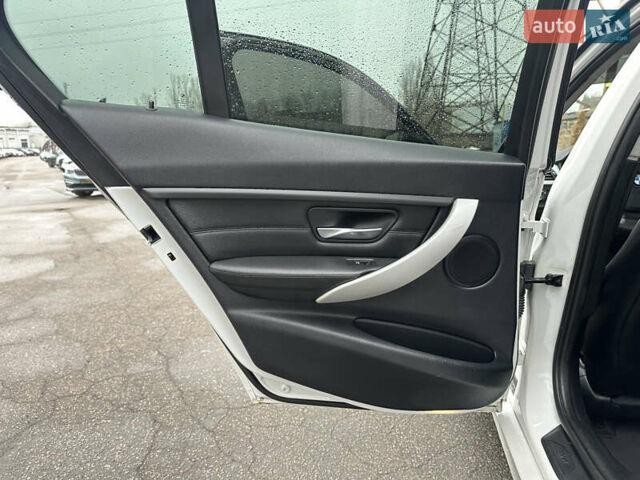 Білий БМВ 3 Серія, об'ємом двигуна 2 л та пробігом 212 тис. км за 13900 $, фото 16 на Automoto.ua