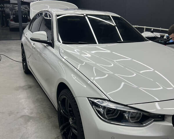 Белый БМВ 3 Серия, объемом двигателя 2 л и пробегом 200 тыс. км за 16900 $, фото 1 на Automoto.ua