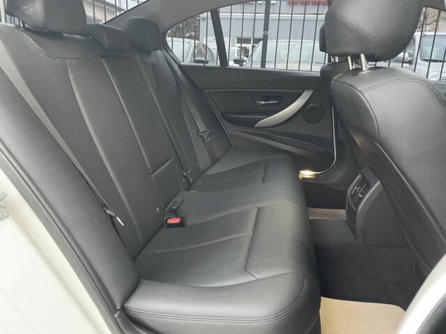 Белый БМВ 3 Серия, объемом двигателя 2 л и пробегом 219 тыс. км за 11000 $, фото 11 на Automoto.ua