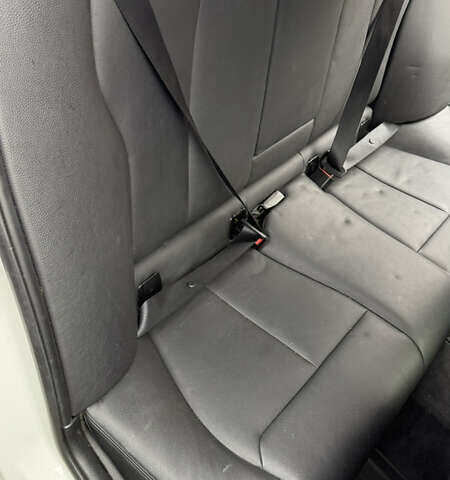 Білий БМВ 3 Серія, об'ємом двигуна 2 л та пробігом 198 тис. км за 12499 $, фото 11 на Automoto.ua