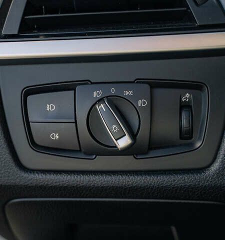 Білий БМВ 3 Серія, об'ємом двигуна 2 л та пробігом 229 тис. км за 17700 $, фото 15 на Automoto.ua