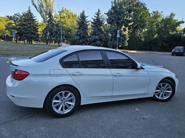 Белый БМВ 3 Серия, объемом двигателя 2 л и пробегом 207 тыс. км за 10796 $, фото 5 на Automoto.ua