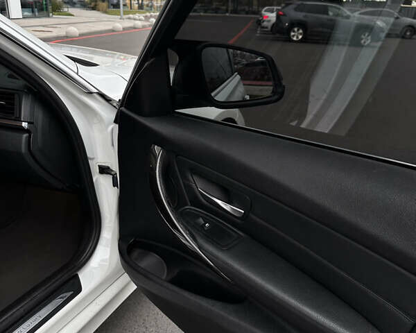 Белый БМВ 3 Серия, объемом двигателя 2 л и пробегом 253 тыс. км за 10950 $, фото 15 на Automoto.ua