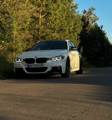 Белый БМВ 3 Серия, объемом двигателя 2 л и пробегом 230 тыс. км за 13250 $, фото 1 на Automoto.ua