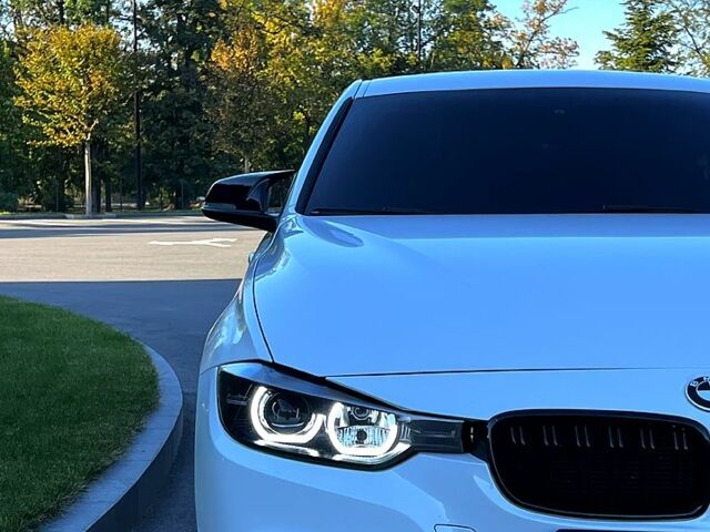 Белый БМВ 3 Серия, объемом двигателя 2 л и пробегом 215 тыс. км за 13499 $, фото 9 на Automoto.ua