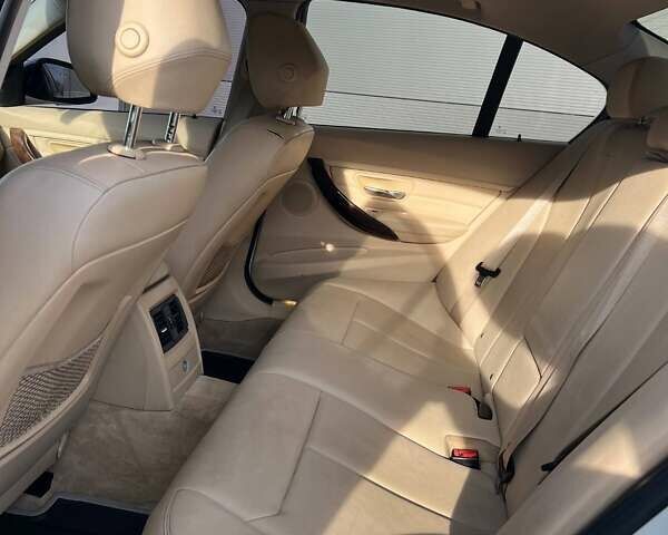 Білий БМВ 3 Серія, об'ємом двигуна 2 л та пробігом 217 тис. км за 9900 $, фото 13 на Automoto.ua